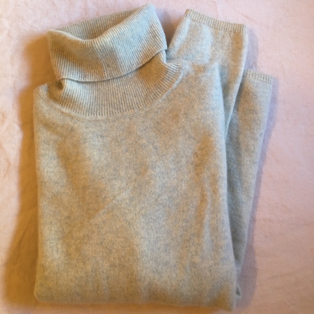 100% Cashmere Turtleneck Sweater
