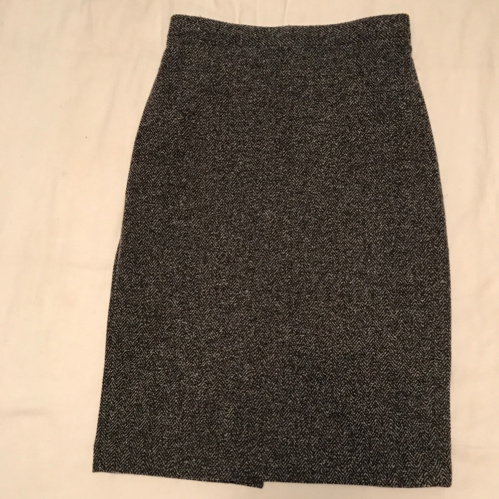 Black and white pencil skirt