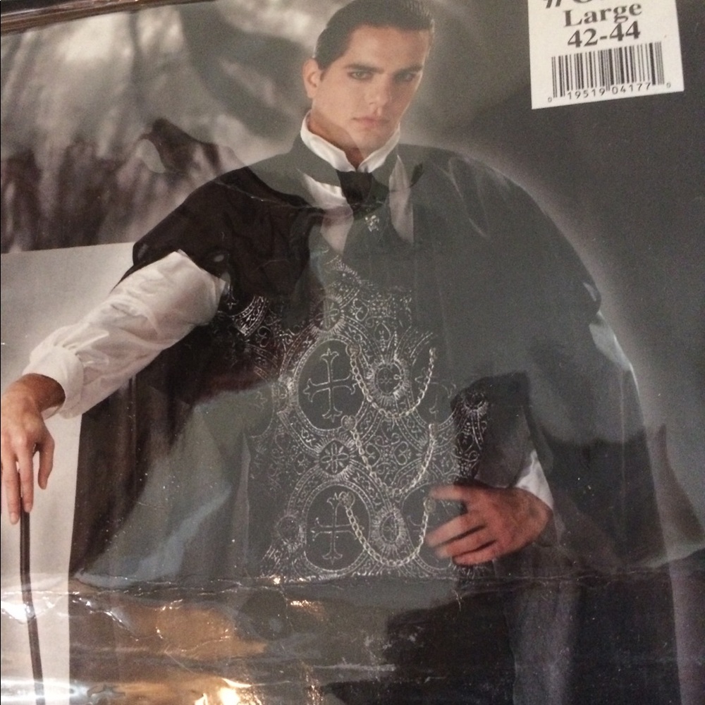 Mens Vampire Halloween costume like new
