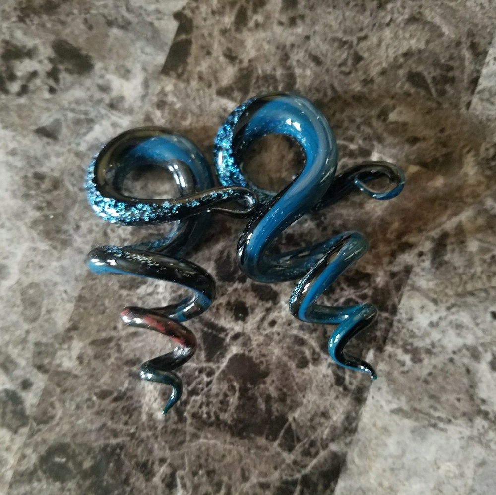 00g two tone spiral plugs