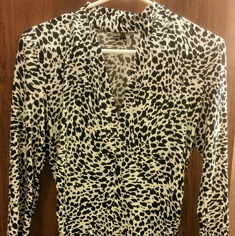A Women's Vince Camuto Black & White Blouse