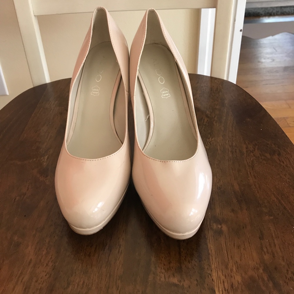 Nude high heels. Rounded toe