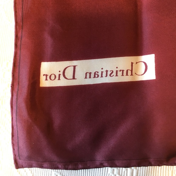 AUTH NWOT Dior silk scarf. 75 cm square. - Picture 4 of 5