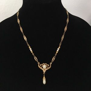 1928 Gold tone necklace with pearls