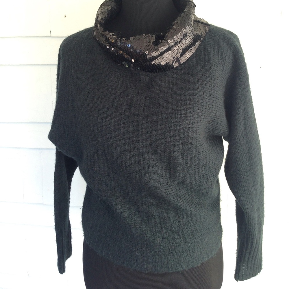 Perfect holiday sweater. Fold over sequin beck sml