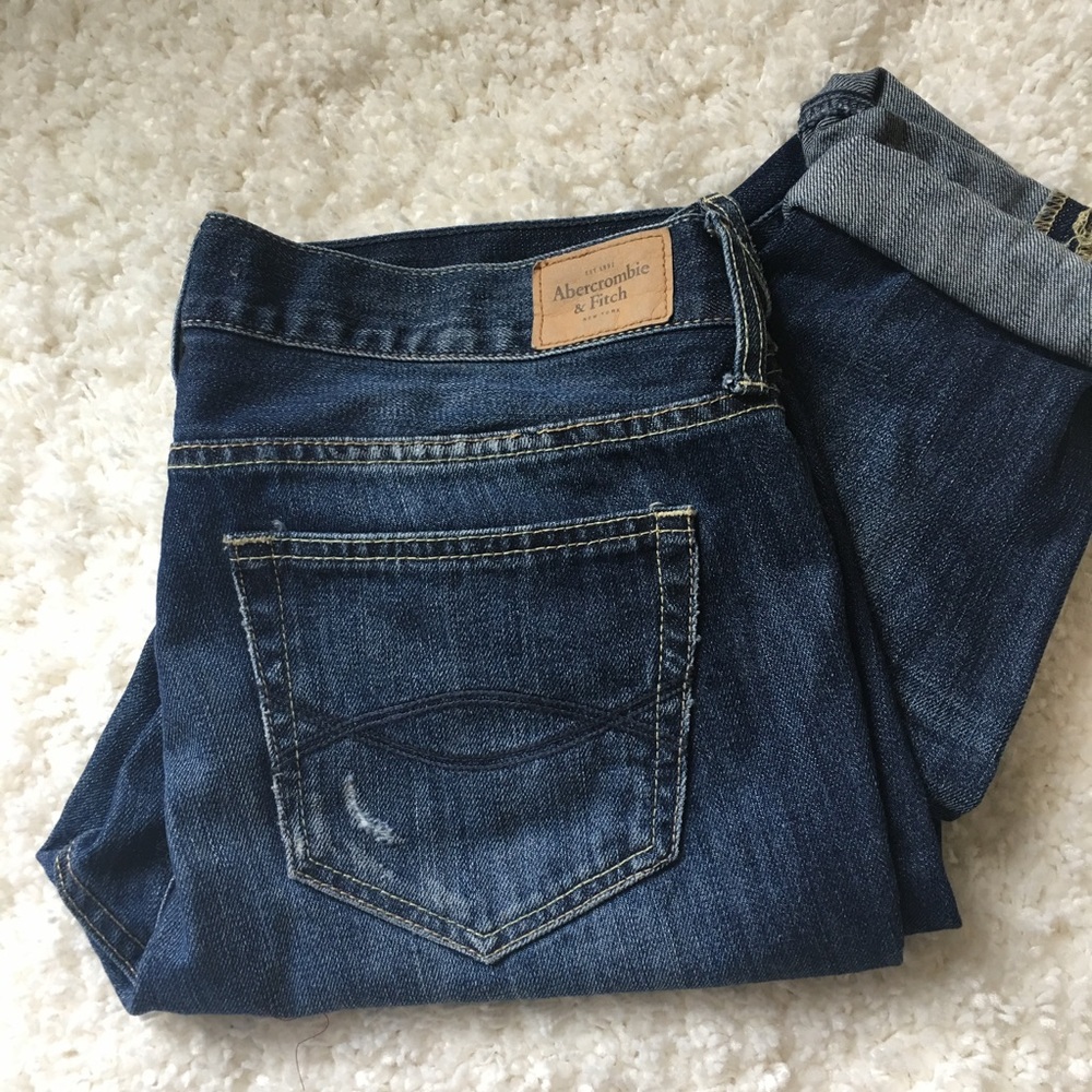 A&F irregular Distressed boyfriend jeans 👖