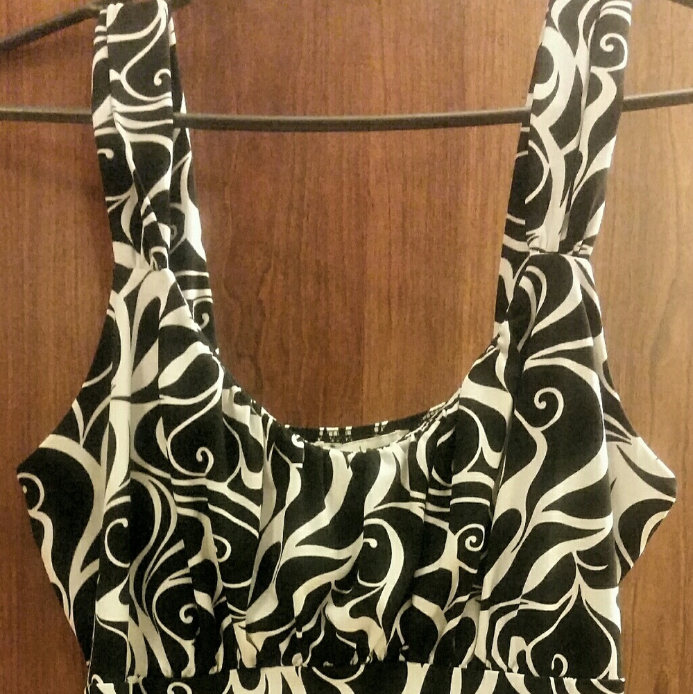 A Woman's White House Black Market Top size medium