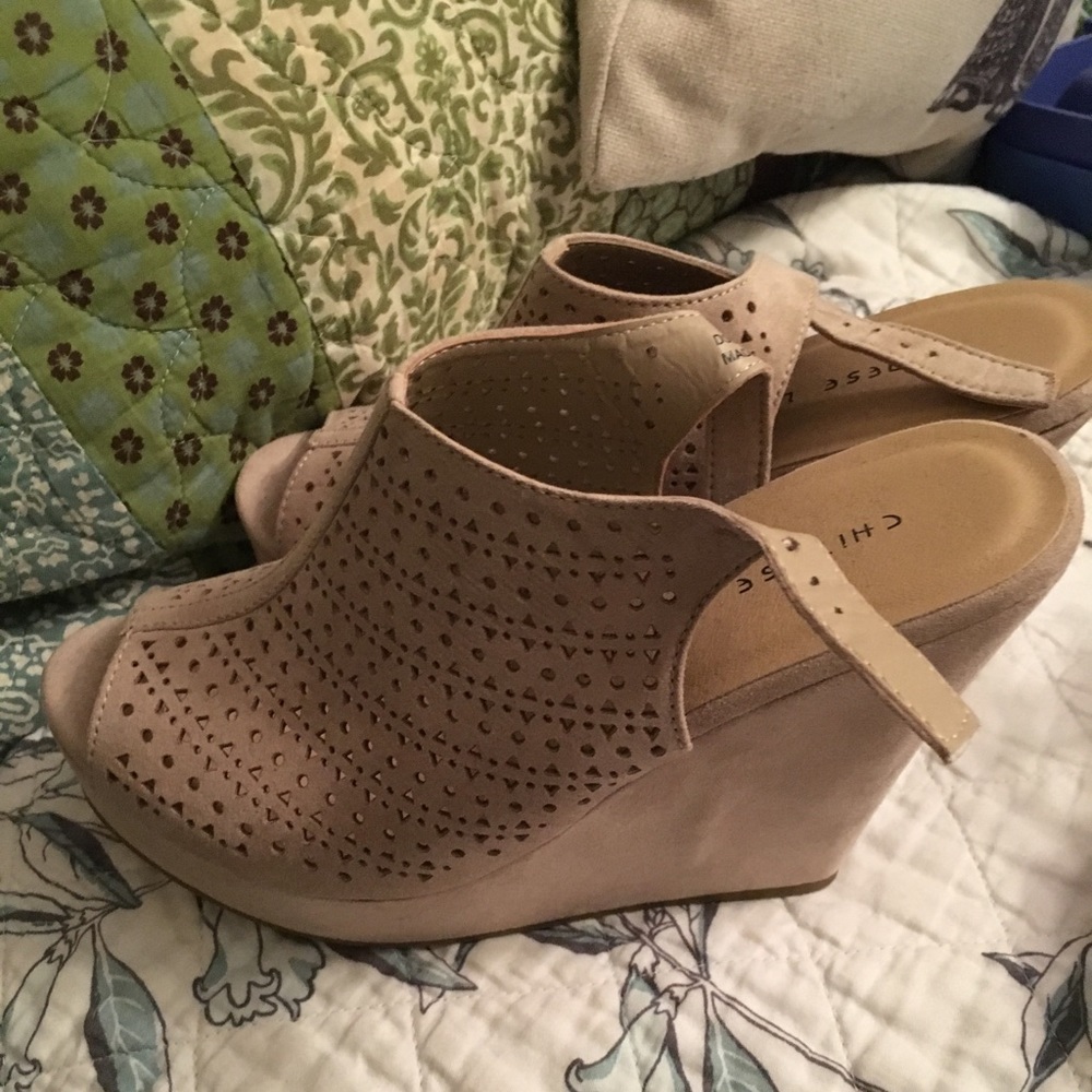 Tan wedges!
