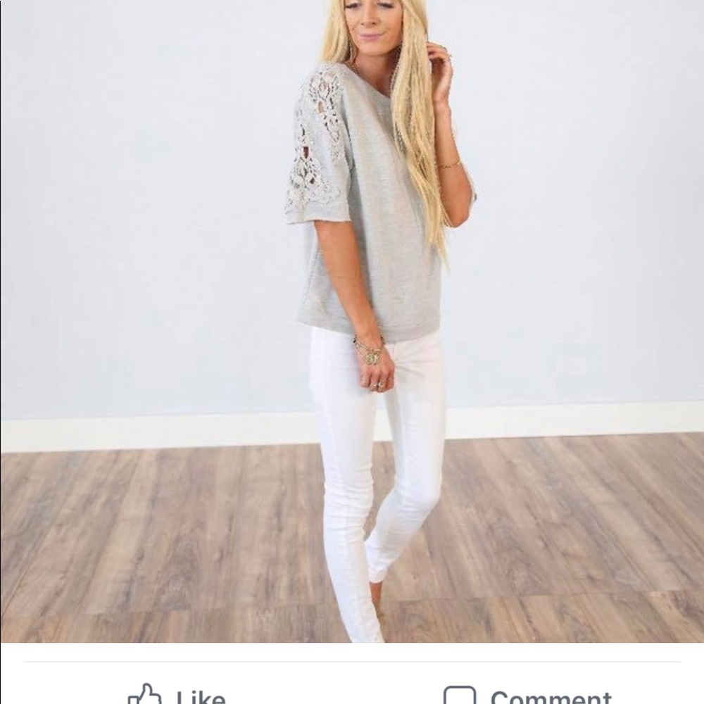 Look at the sleeves!!! Such a cute top