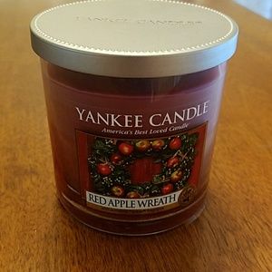 Red Apple Wreath scented candle