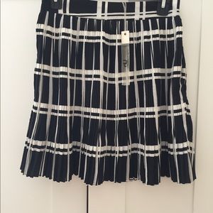 Black and white skirt. Very elegant.