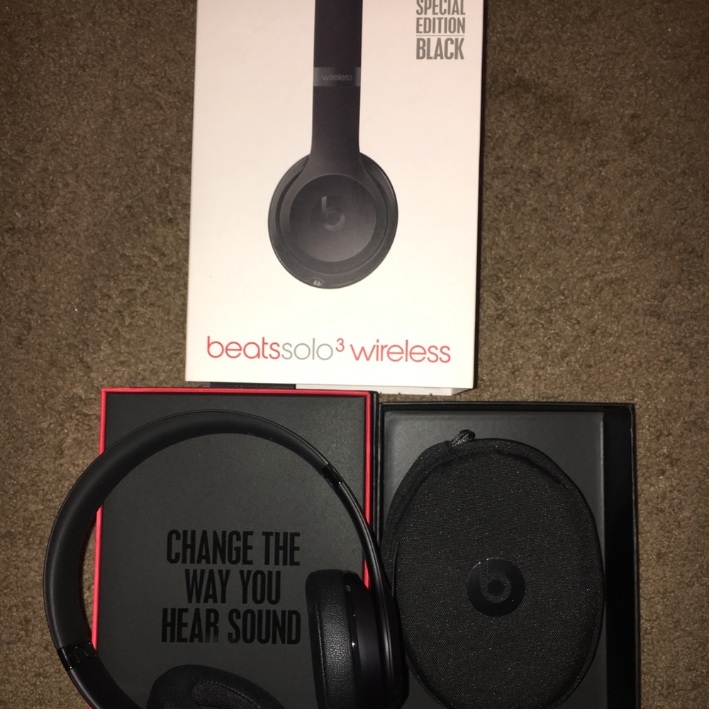 Beats solo 3 <<SOLD>>