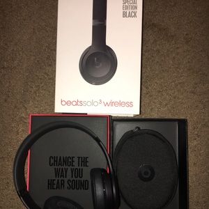 Beats solo 3 <<SOLD>>