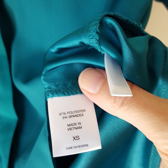 Green Collarless Button Up Top - Picture 7 of 7