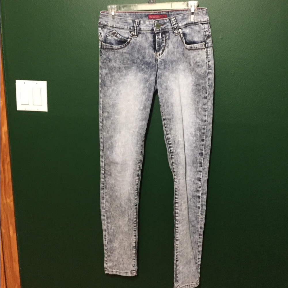 Distressed skinny jeans