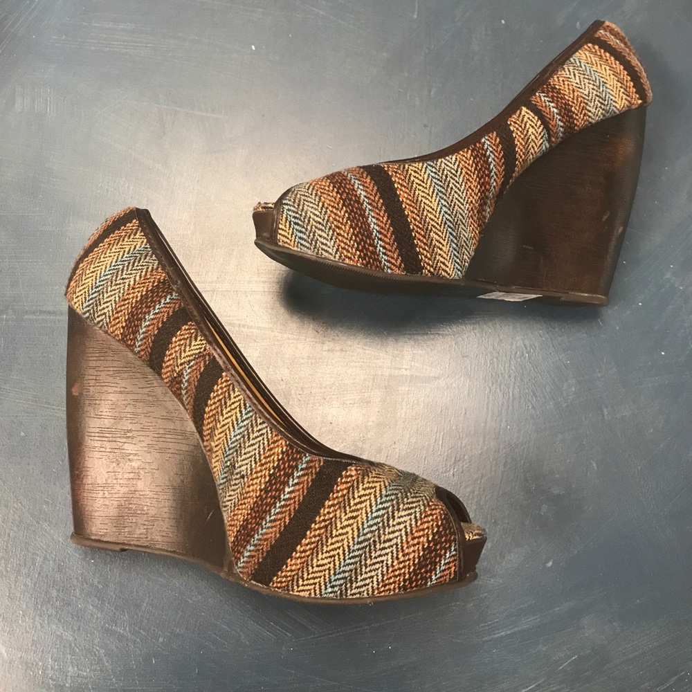 NADARA Size 7 Striped Peep Toe Wedge Size 7
