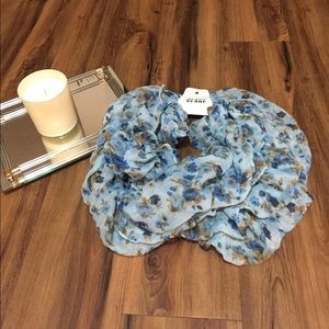 >>5 for $25>> Blue Ruffled Floral Scarf