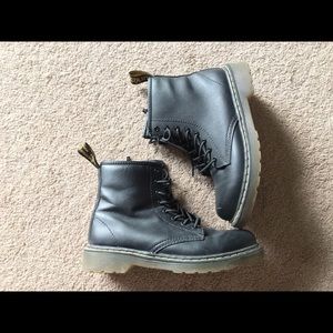 Dr. Martens Delaney Kids