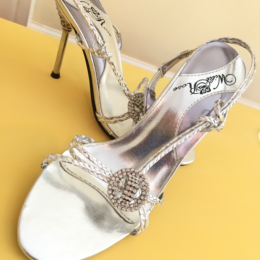 Wild Rose Silver rhinestone heels!! 6.5