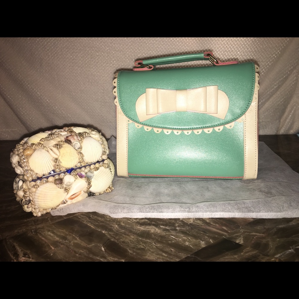 SALE 1 HOUR ONLY $10‼️Vintage style shoulder bag