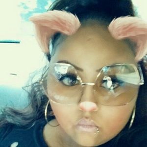 Meet your Posher, Janay