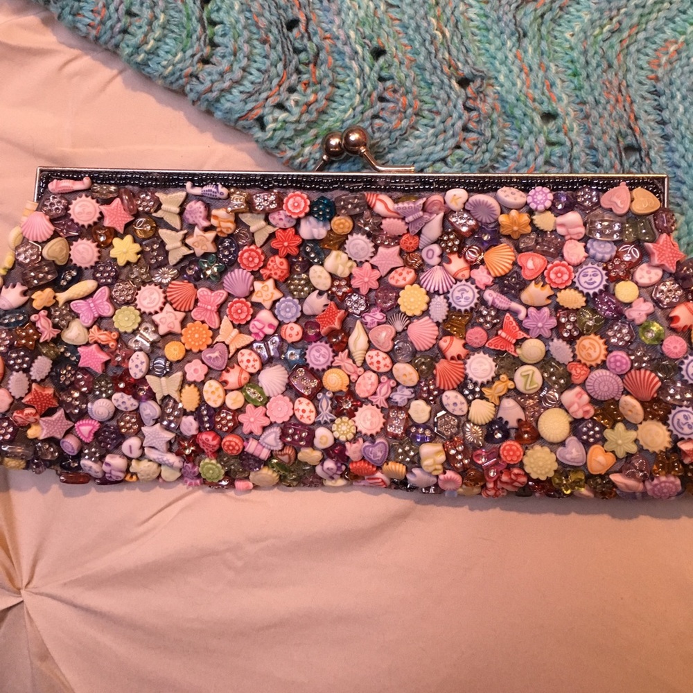 Beaded clutch