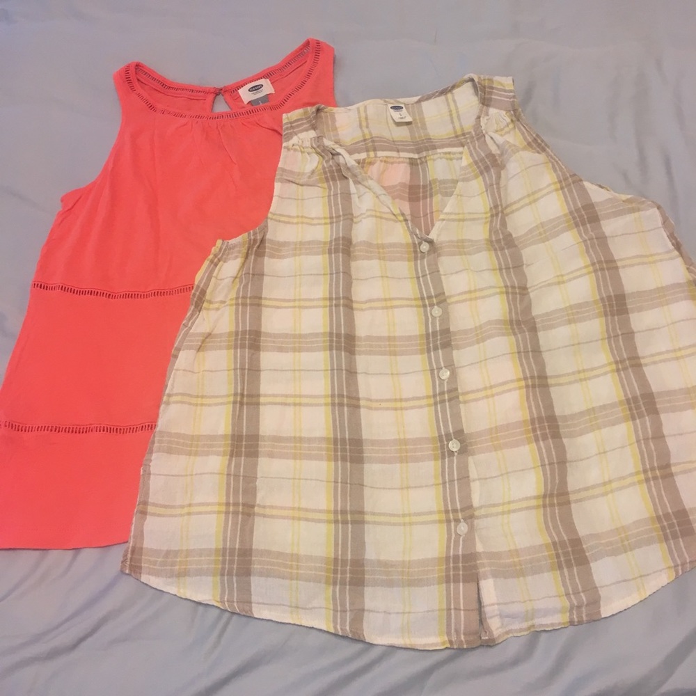 2 Old Navy tops size small