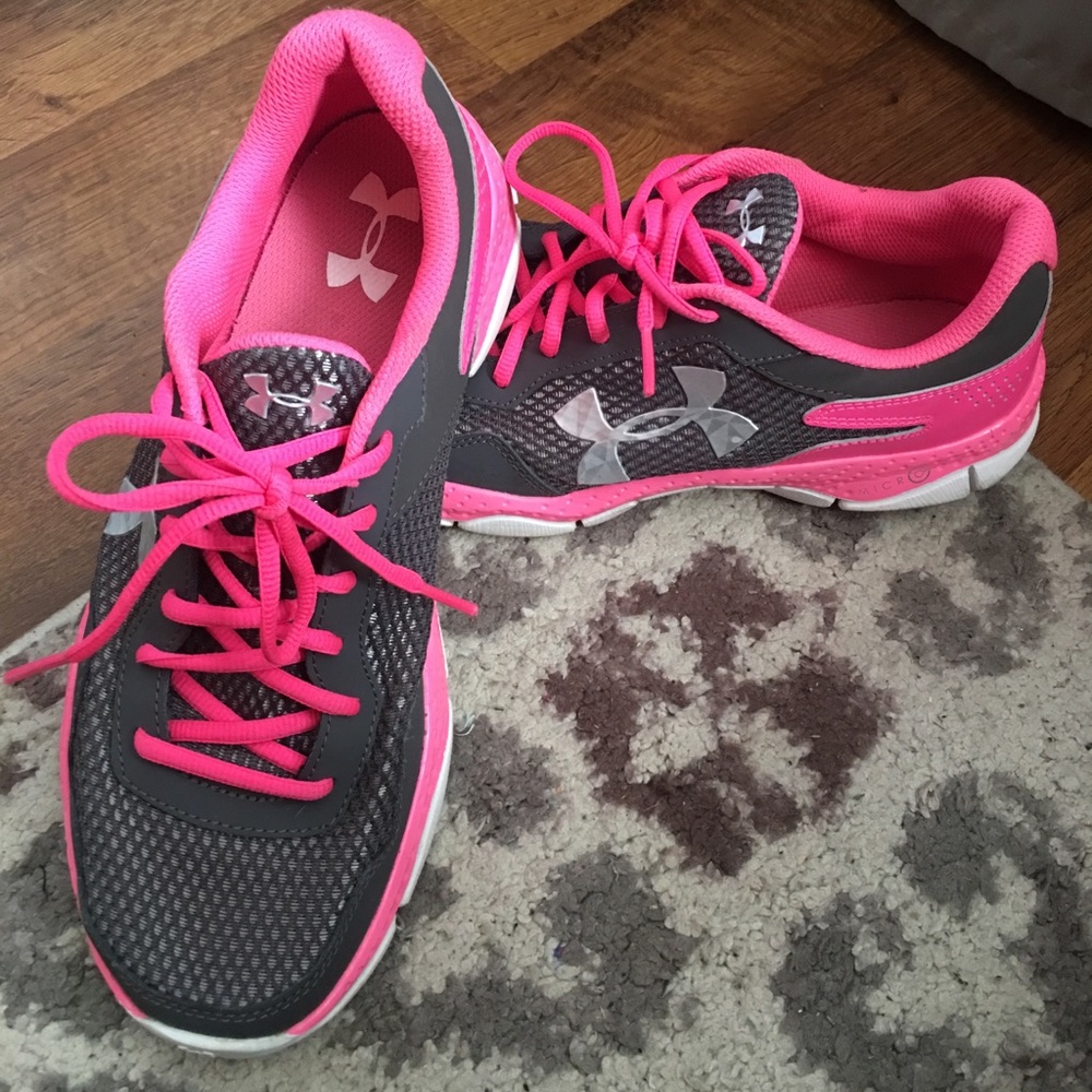 Under Armour micro g athletic tennis shoes