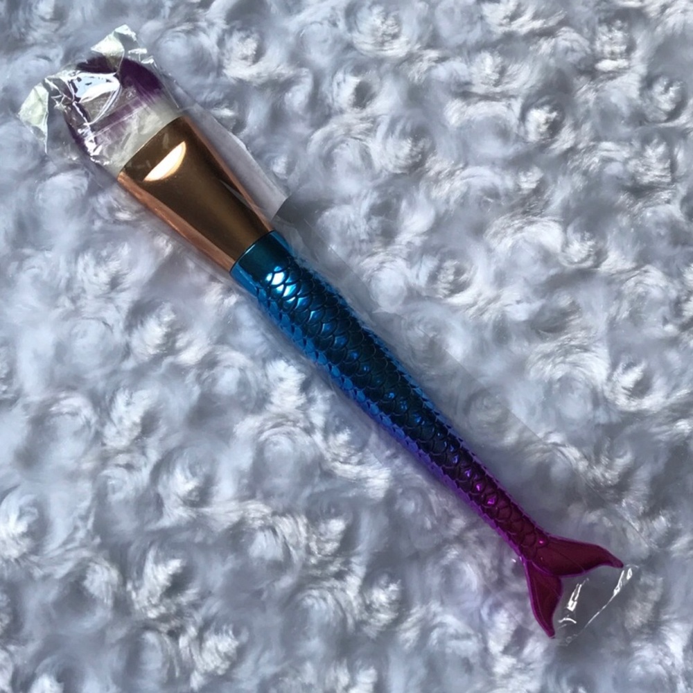 New| KABUKI MUL FISH MERMAID MAKE UP BRUSH - Picture 2 of 6