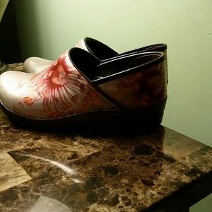 Dansko Clogs Sz. 7.5-8 or 38
