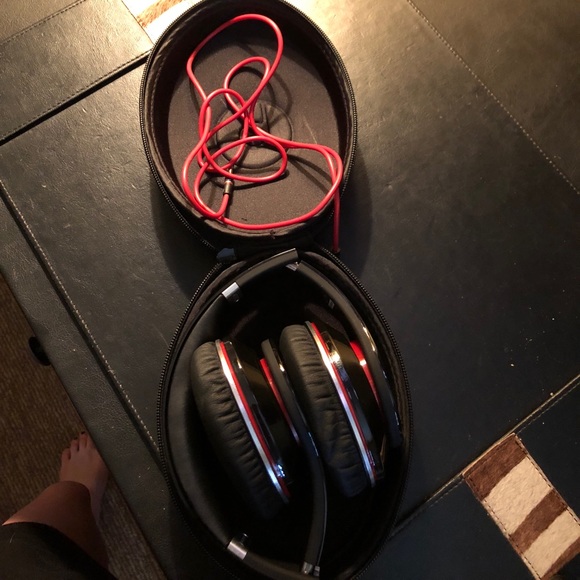 Red and black beats - Picture 2 of 4