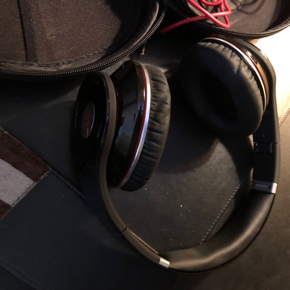 Red and black beats - Picture 3 of 4