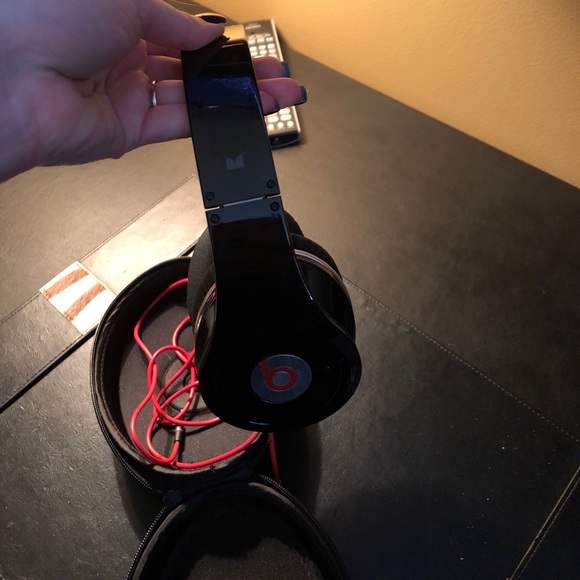 Red and black beats - Picture 4 of 4