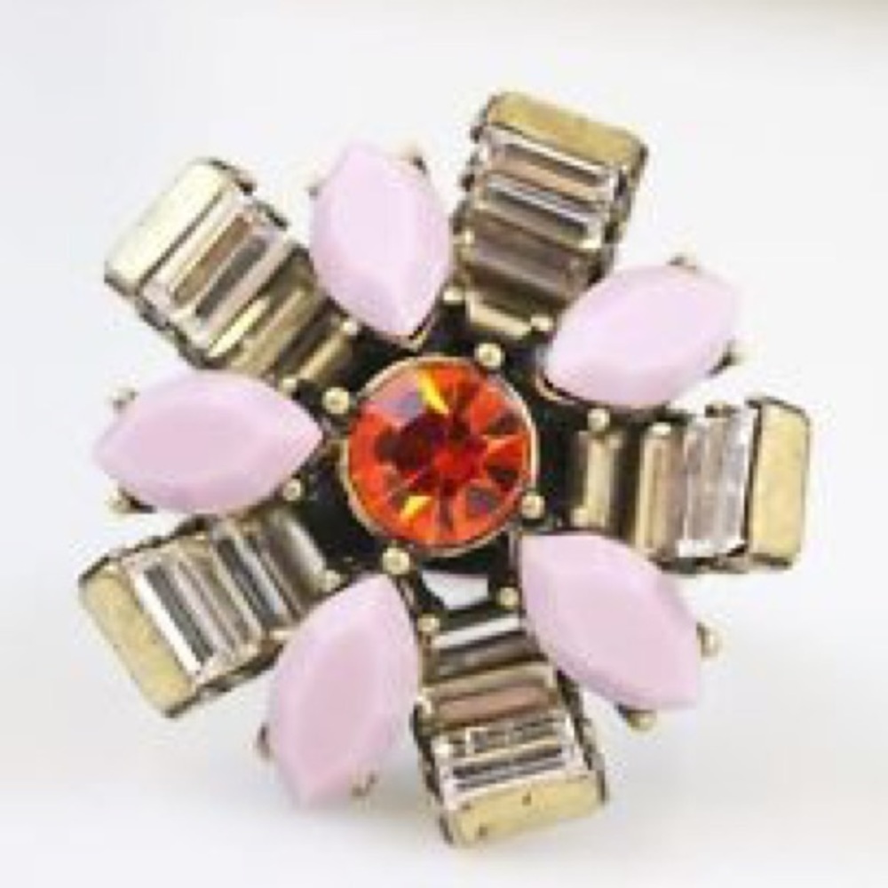 Flower Cocktail Ring - Picture 2 of 3