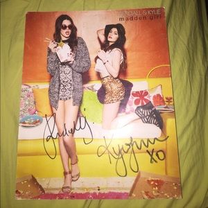 Kendall & Kylie autograph