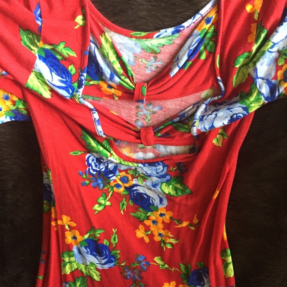 Red floral top - Picture 2 of 2