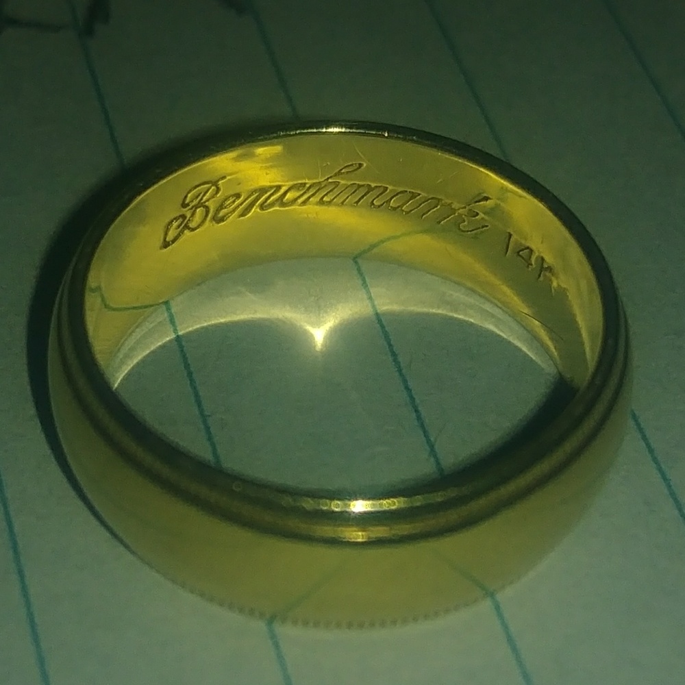 14kt Solid Gold Ring. - Picture 1 of 3