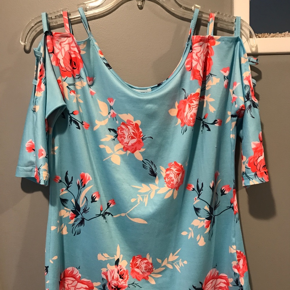 Cold shoulder floral top