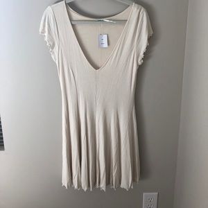URBAN OUTFITTERS FIT AND FLARE V-NECK DRESS