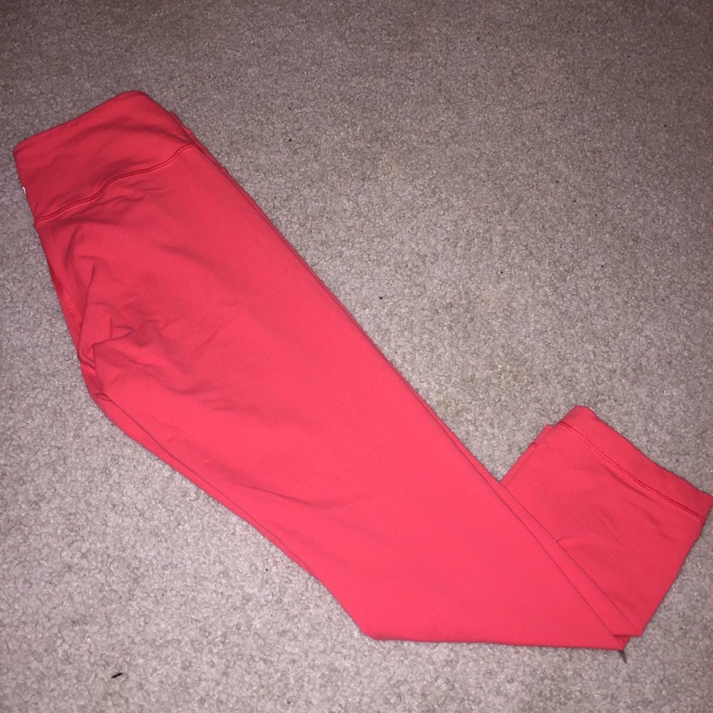 Lulu crops - Picture 2 of 3