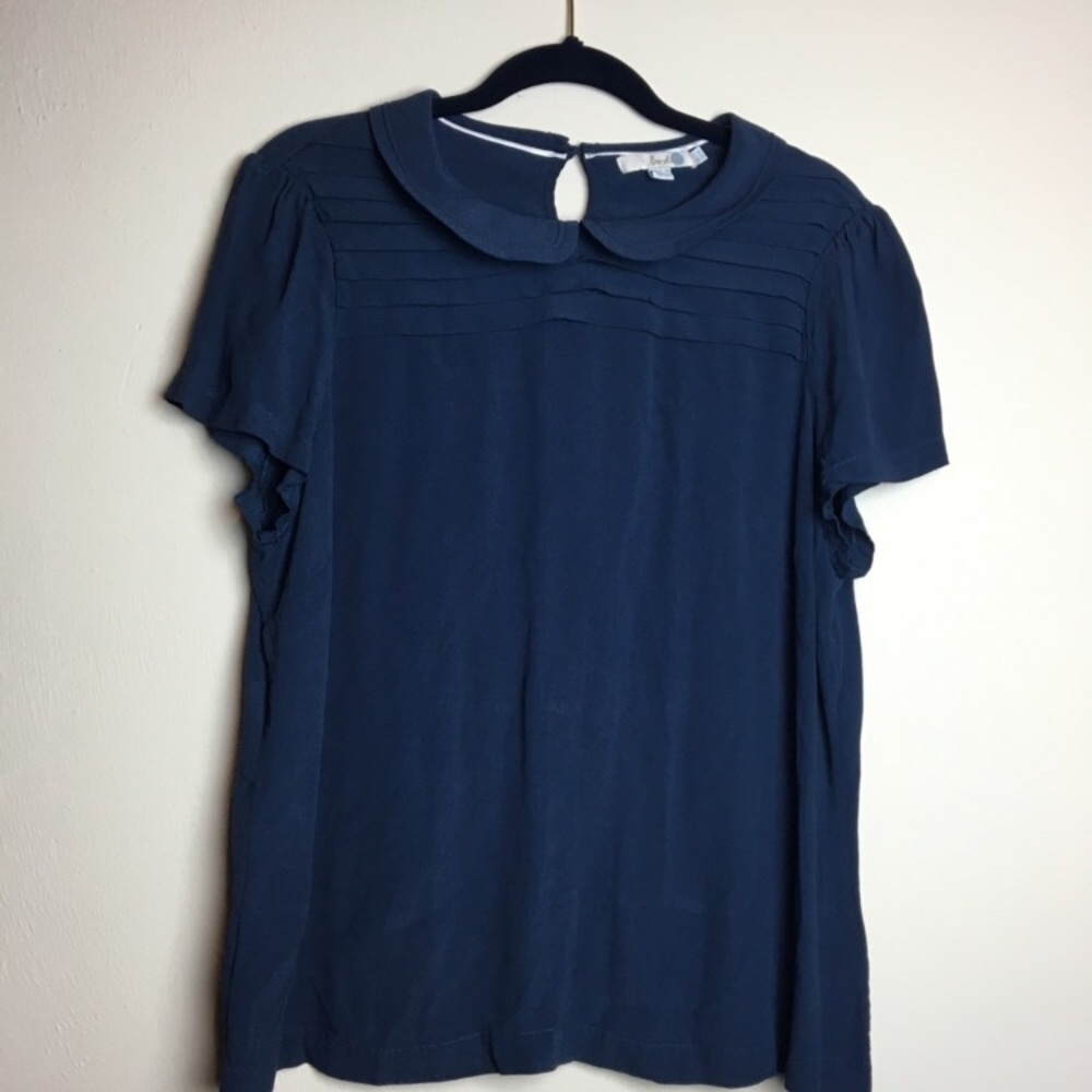 Lovely navy short sleeve Peter Pan collar top