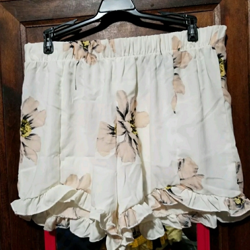 Floral print ruffle shorts