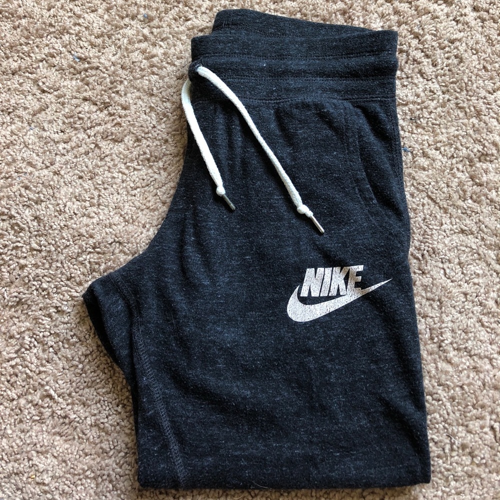 Nike Women’s Tight Fitting Cotton Capri