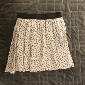 Cute Skirt for under $10 if you BUNDLE 😍