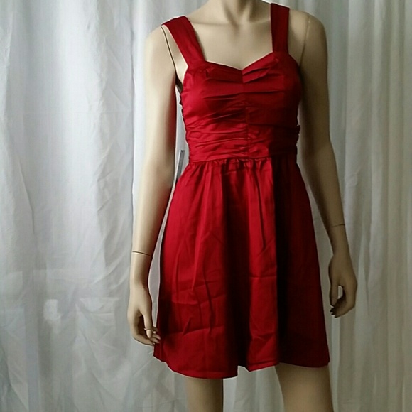 EXPRESS Pleated Burgundy Empire Cocktail Dess - Picture 2 of 4