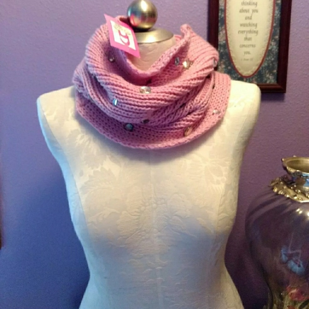 Betsey Johnson infinity scarf & fingerless gloves