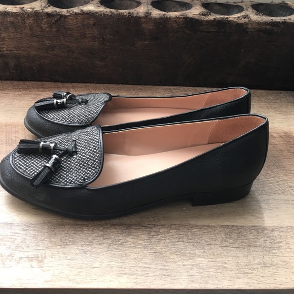 Etienne Aigner tassel loafer - Picture 2 of 4