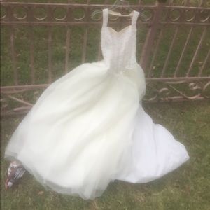 Wedding Dress Size 4 Color Ivory/Rum $150 Wedding Dress Size 4 Color Ivory/Rum $150