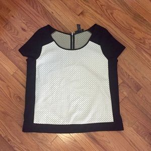 Never worn-short sleeve sweater-type shirt Never worn-short sleeve sweater-type shirt