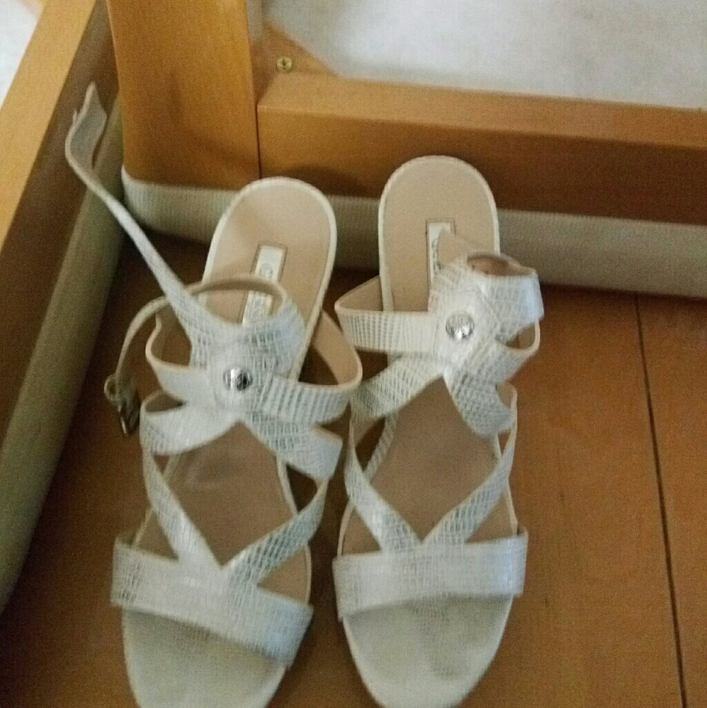 Guess Sandals - Picture 3 of 4